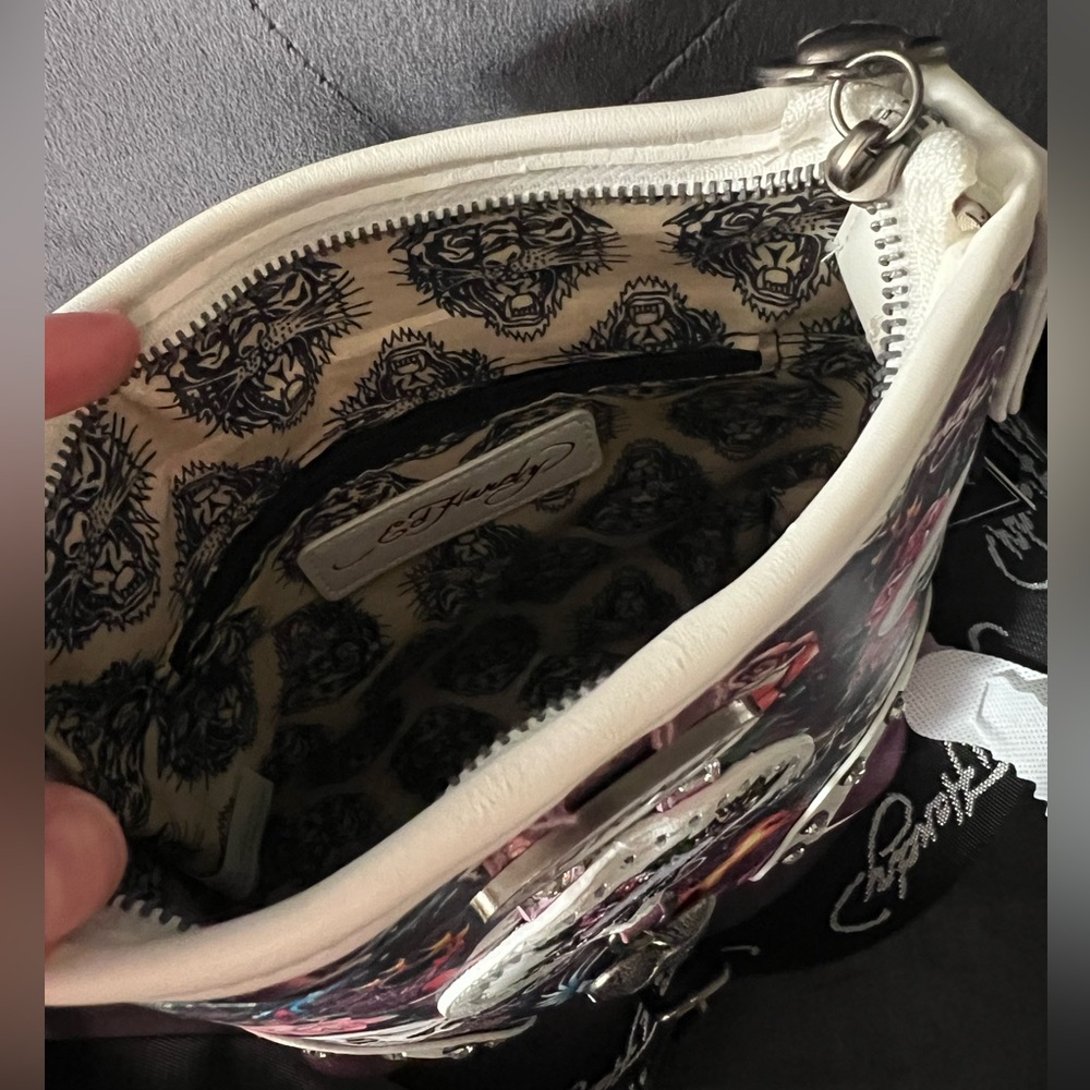 🌹💀 Ed Hardy Skull & Roses Crossbody bag. NWT - Picture 7 of 9